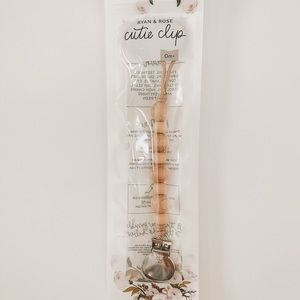 NWT Ryan & Rose Wooden + Beaded Clip